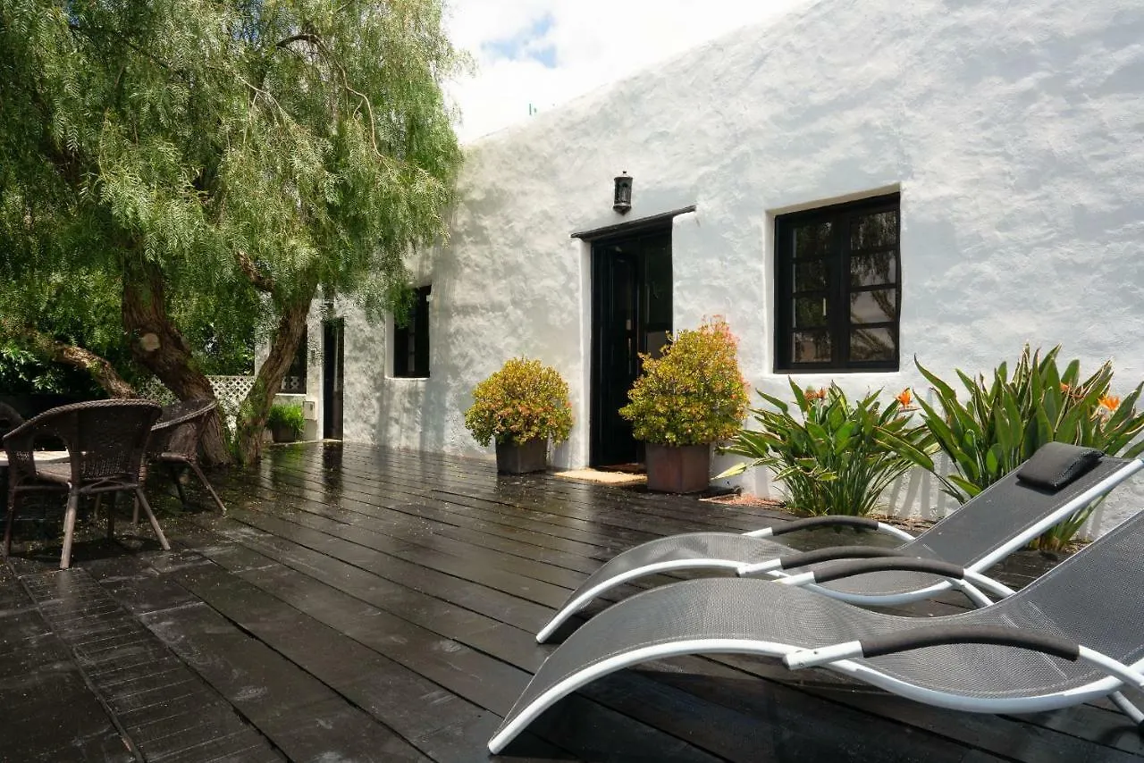 Villa Guatiza 0*,